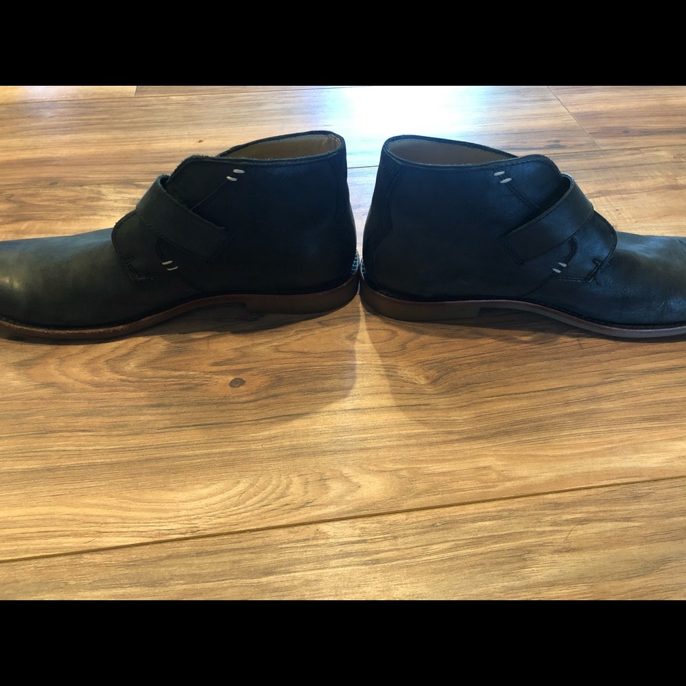 Uggs Men Black Boots - Picture 4 of 4